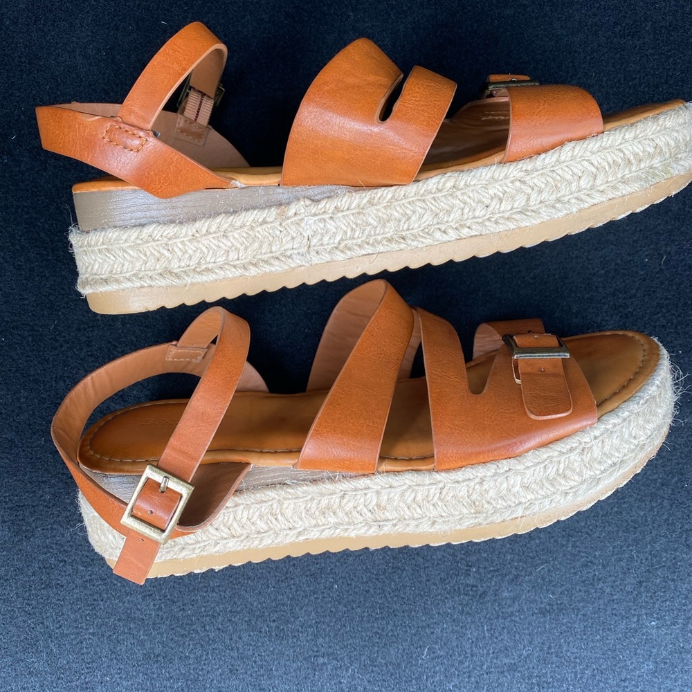 Bamboo sandals size 8.
